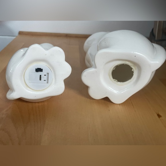 2 White, Ceramic, Retro looking, Siamese cat figurines. - Picture 3 of 3